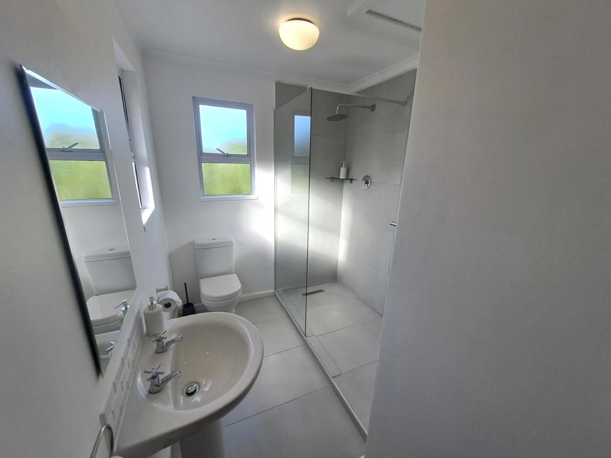 Atlantic Dream Beachfront Villa สคาร์โบโร ภายนอก รูปภาพ