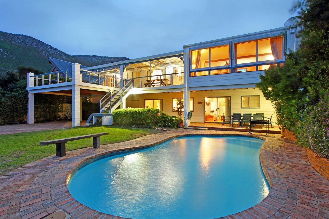 Atlantic Dream Beachfront Villa สคาร์โบโร ภายนอก รูปภาพ
